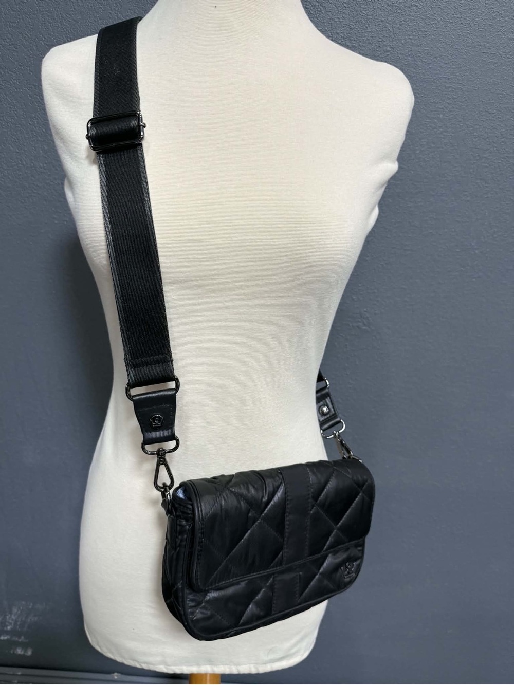 Oliver Thomas Quilted Black Crossbody Shoulder bag - RFID blocking travel purse